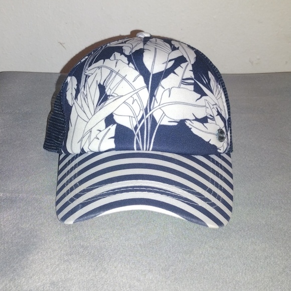 Roxy Accessories - Roxy blue and white leaf design hat, snapback